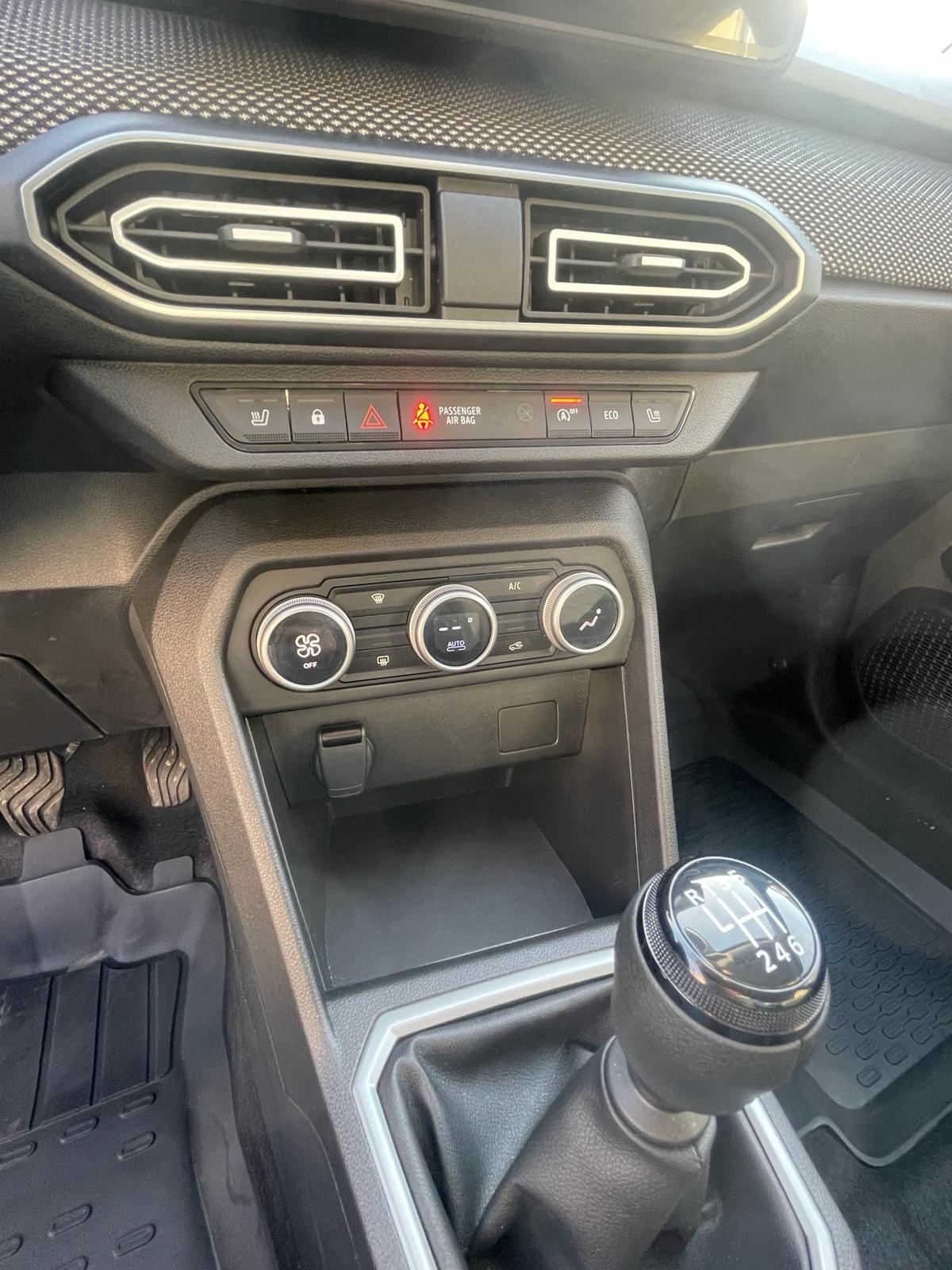Dacia Logan 2024 - Benzină 1.0 - 90CP - imagine 15